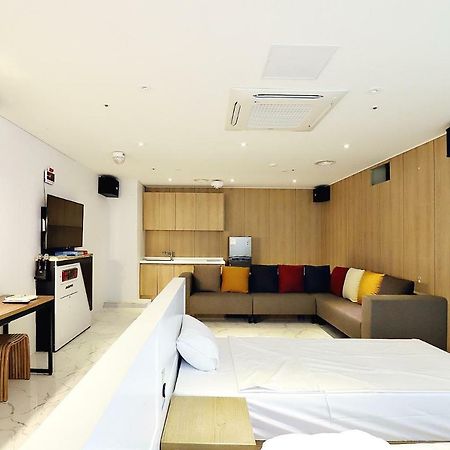 โรงแรมเบียนนาเล Gwangju Metropolitan City ภายนอก รูปภาพ