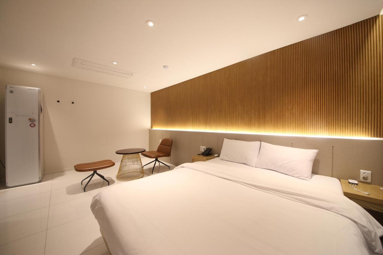 โรงแรมเบียนนาเล Gwangju Metropolitan City ภายนอก รูปภาพ